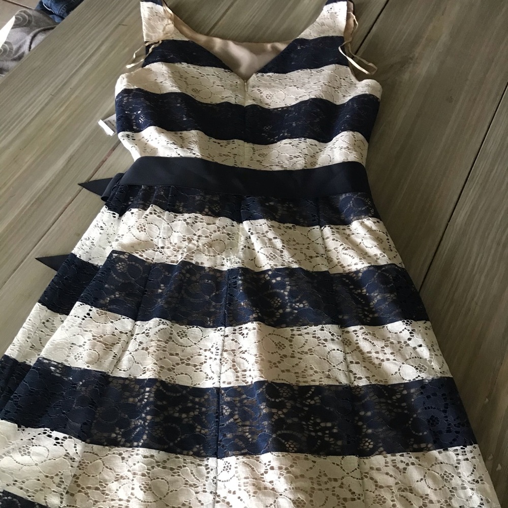 Dress - Picture 3 of 4
